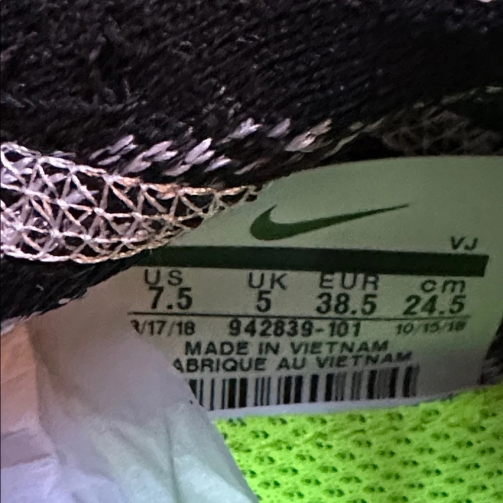 Nike Free Run Flyknit 2018 NWOT - Picture 6 of 6